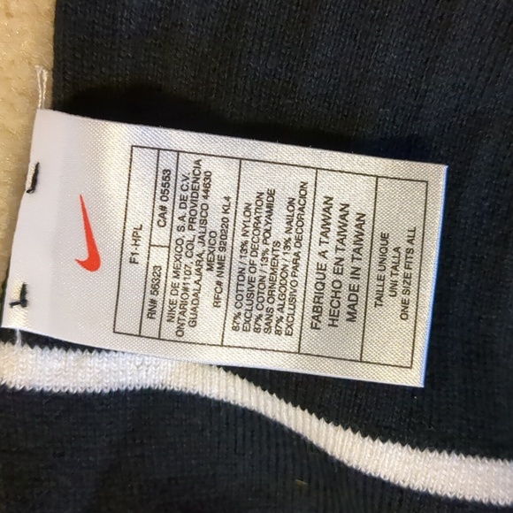 Nike Scarf - Picture 2 of 3
